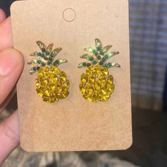 Vacay Tropical Pineapple Stud Earring! - Picture 6 of 8